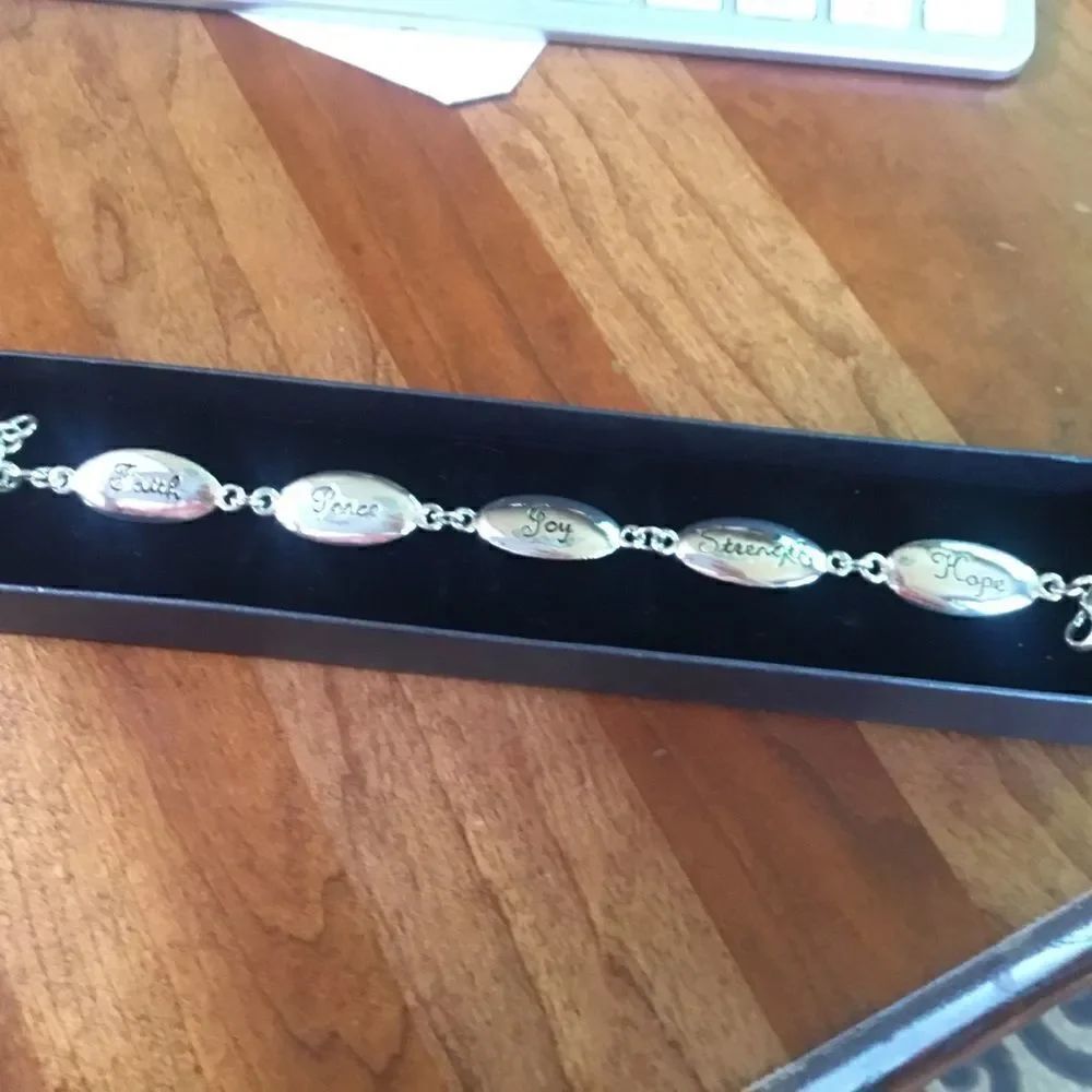 Reversible Silvertone Bracelet Adjustable. - Picture 6 of 8